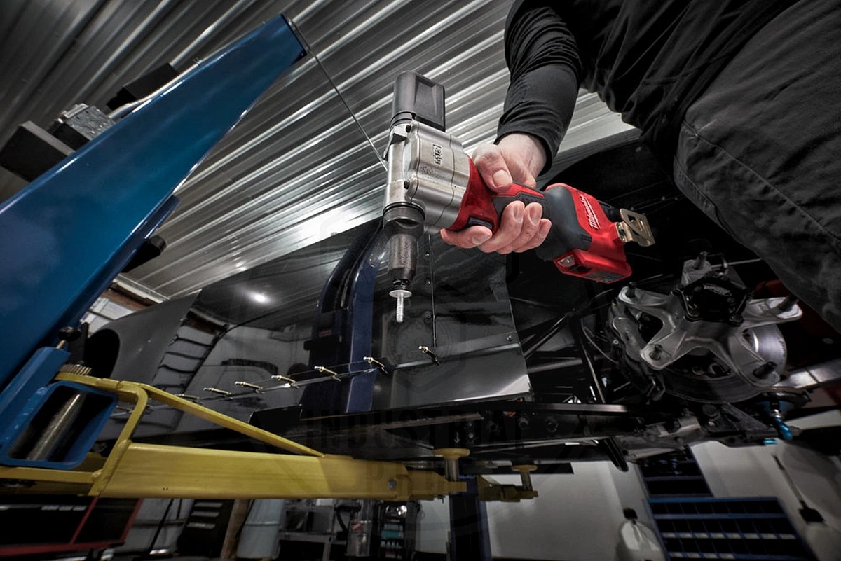 Заклепочник Акк. M12™ BPRT-201X Milwaukee 4933464405